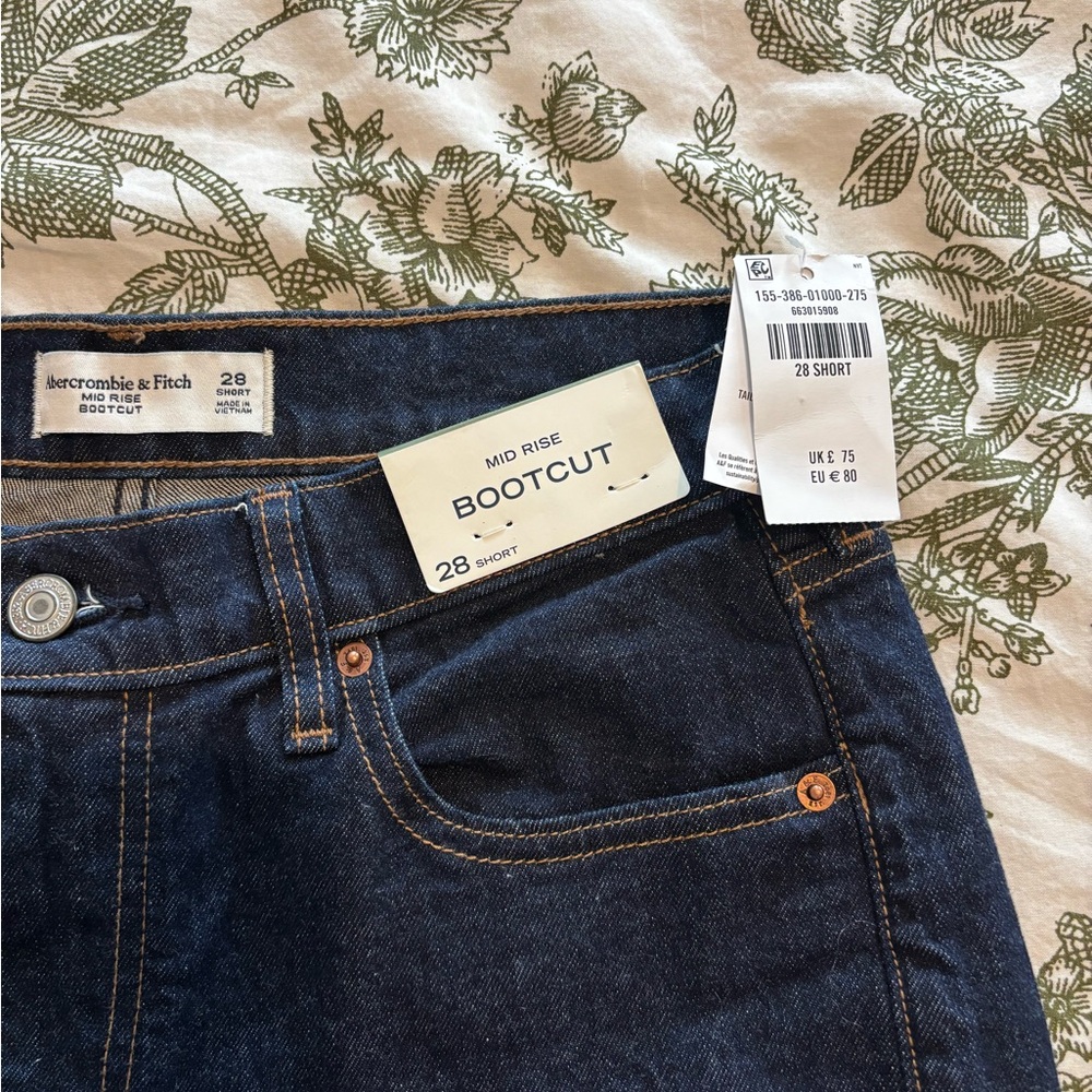NWT A&F Mid Rise Bootcut Jeans - Picture 12 of 14